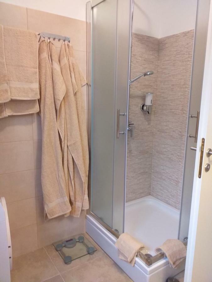 Apartman Leanton Pola Esterno foto