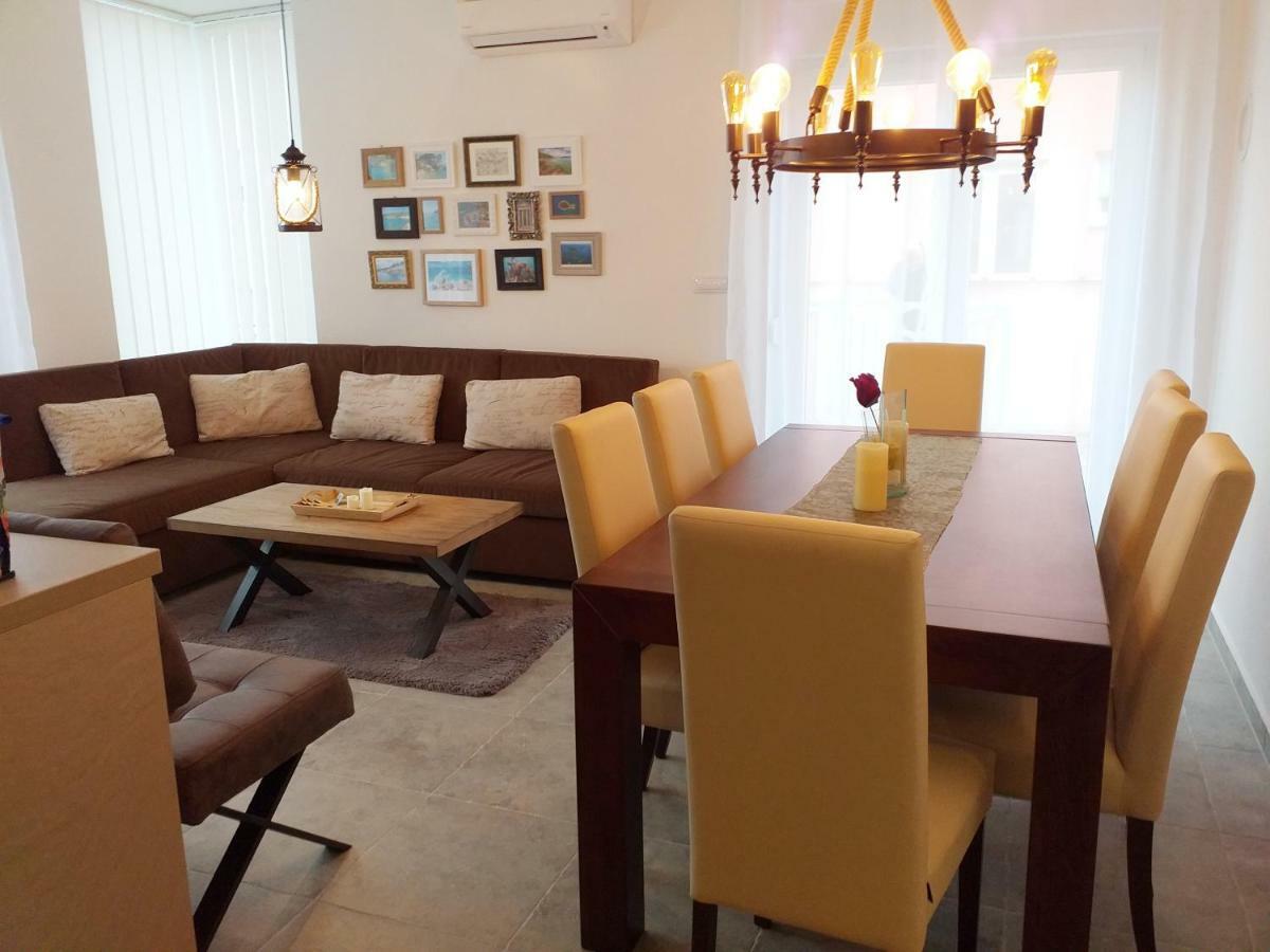 Apartman Leanton Pola Esterno foto